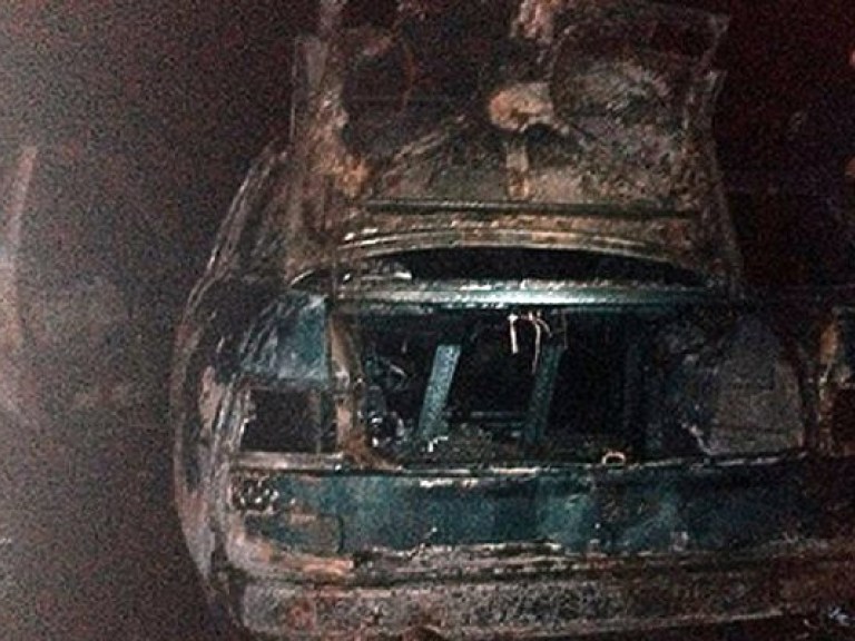 В Киеве за ночь сгорело пять грузовиков