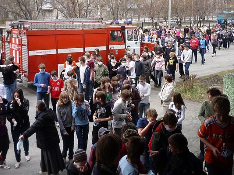 Из торгового центра в Херсоне из-за ложного звонка о заминировании эвакуировали две тысячи человек