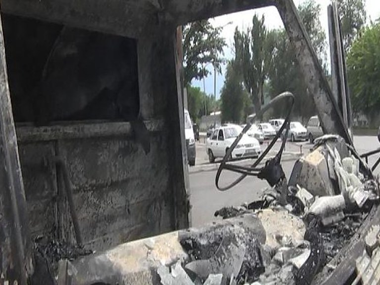 Заброшенный грузовик загорелся в зоне отчуждения (ФОТО)