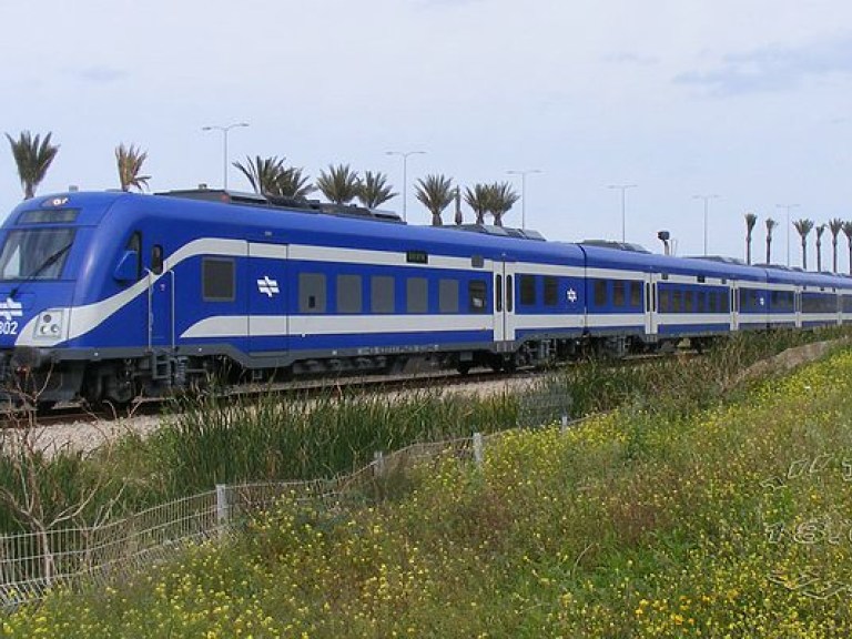 Поезда в Израиле остановились по требованию ортодоксальных евреев