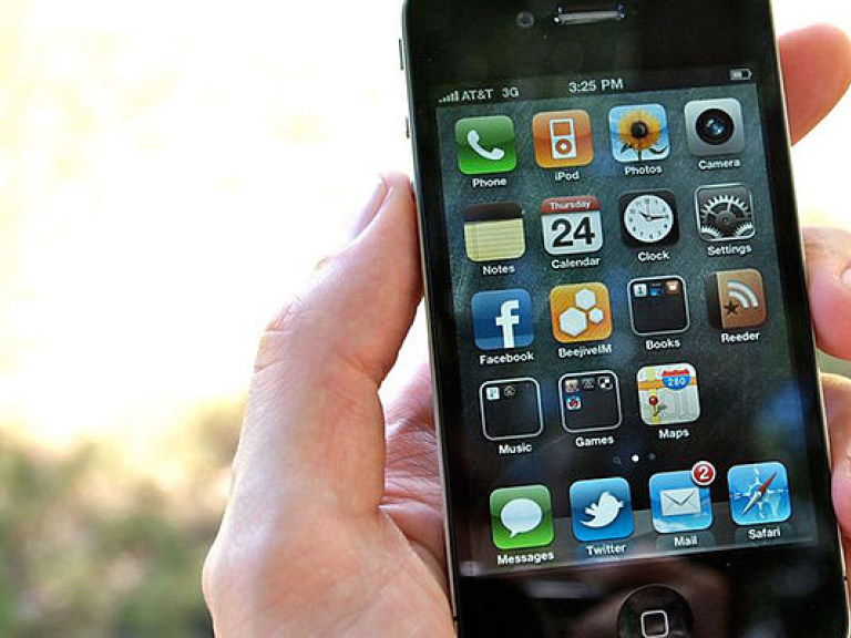 Apple прекращает производство знаменитого iPhone 4 и его комплектующих