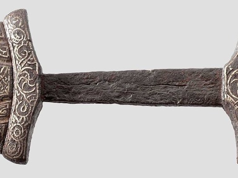 Охотники нашли уникальный меч эпохи викингов в Исландии (ФОТО)