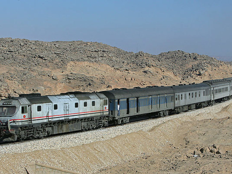 В Египте пассажирский поезд сошел с рельсов, есть погибшие