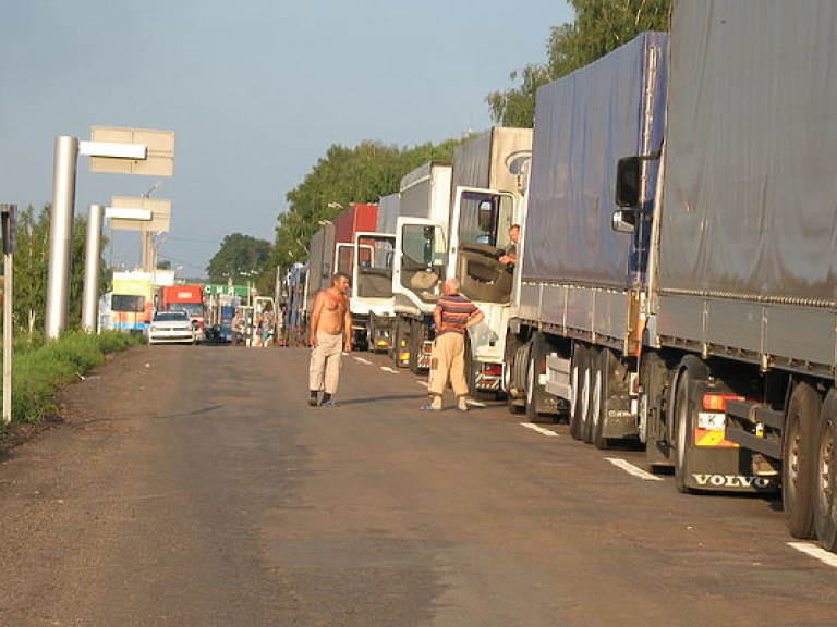 На границе с Польшей в очередях застряли 690 автомобилей