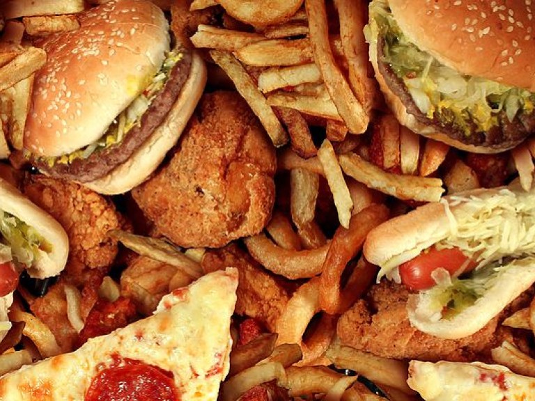 Жирная пища повышает риск развития рака кишечника — ученые