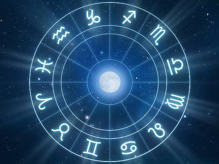 В четверг желательно ограничить контакты и избегать шумных компаний &#8212; астролог