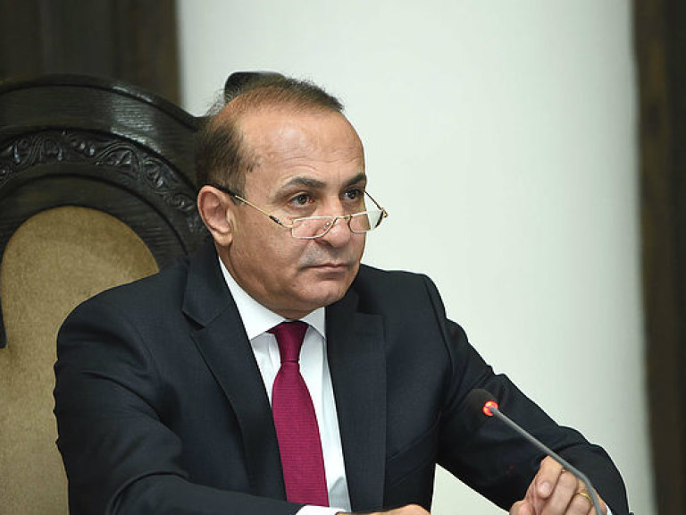 Премьер-министр Армении Абрамян подал в отставку