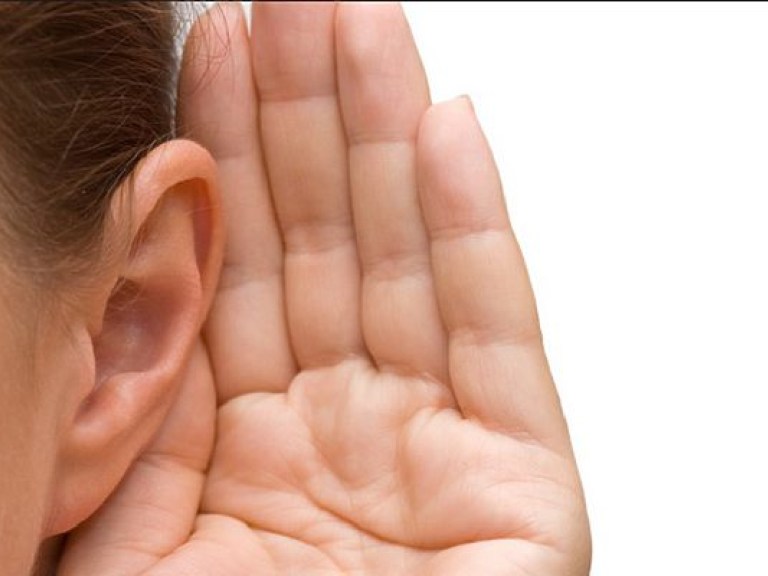 Врач-аудиолог объяснил причину возникновения шума в ушах
