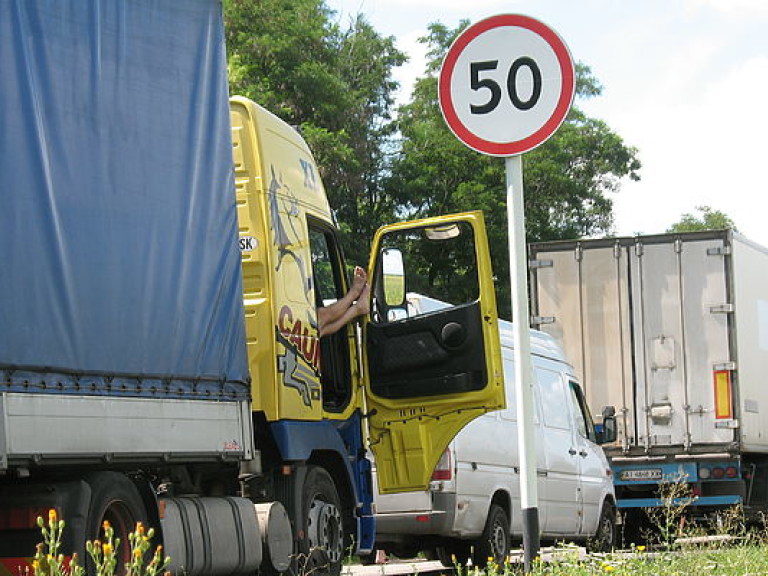 На границе с Польшей в очередях застряли 400 автомобилей – ГПСУ