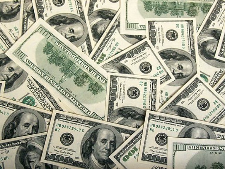 В обменниках Киева доллар продают по 26,60 гривны