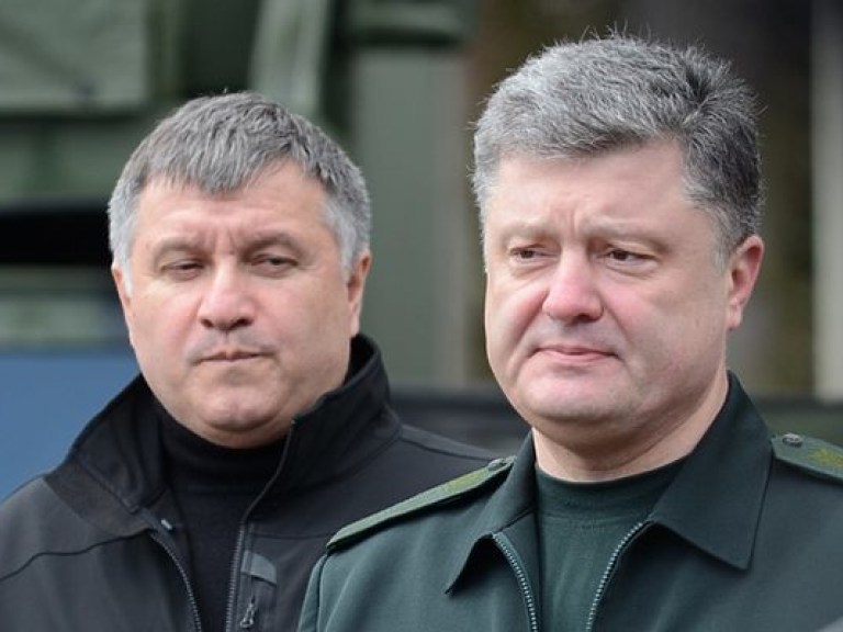 Порошенко заинтересован в увольнении Авакова из МВД