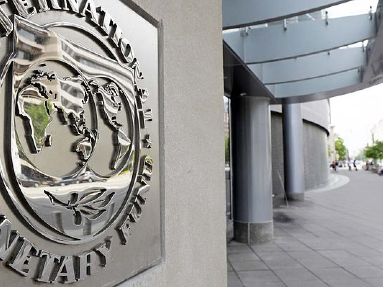 Благодаря траншу МВФ доллар в Украине подешевеет на 1,5 гривны – эксперт