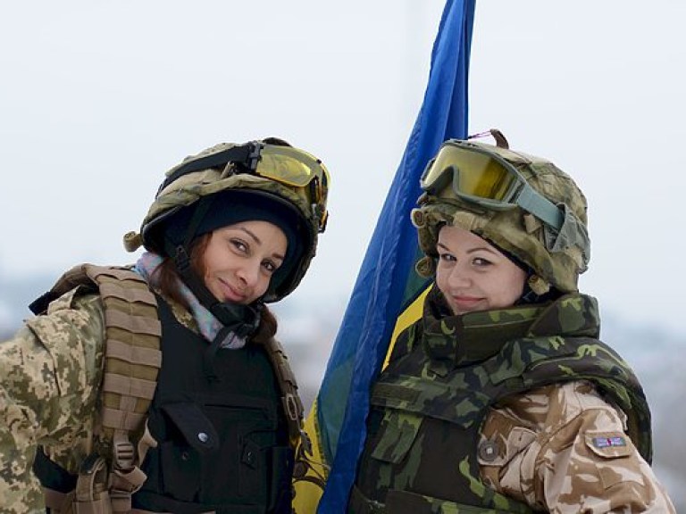 В штате ВСУ служит 17 тысяч женщин
