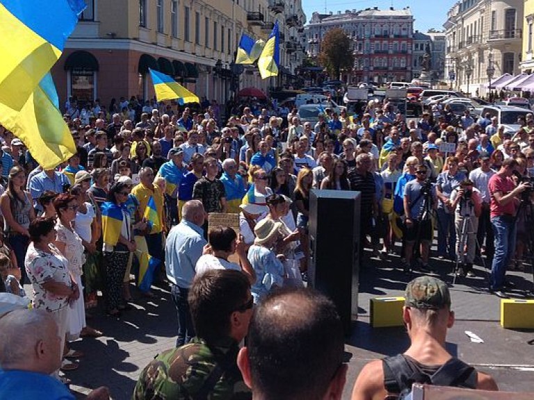 Возле Львовской мэрии начались сразу несколько пикетов (ФОТО)