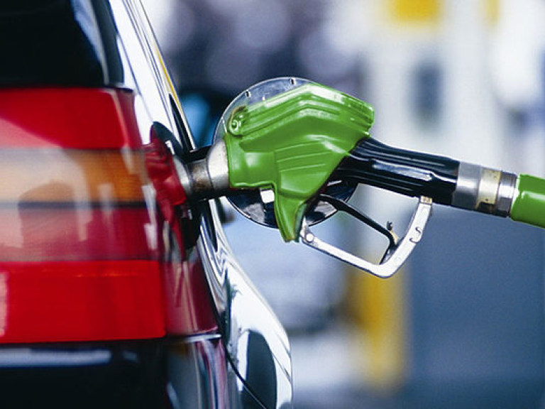 Заправлять машины газом автовладельцам сегодня стало экономически невыгодно — эксперт