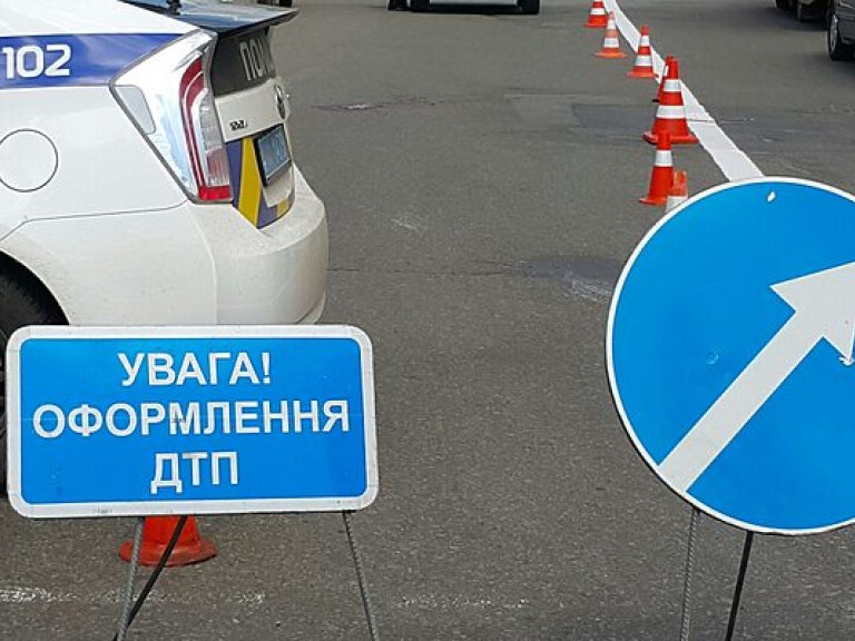В Винницкой области в результате ДТП загорелись два автомобиля, в одном из них был раненый водитель (ФОТО)