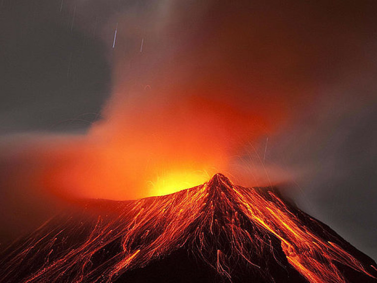 На Камчатке проснулся самый высокий вулкан Евразии (ФОТО)