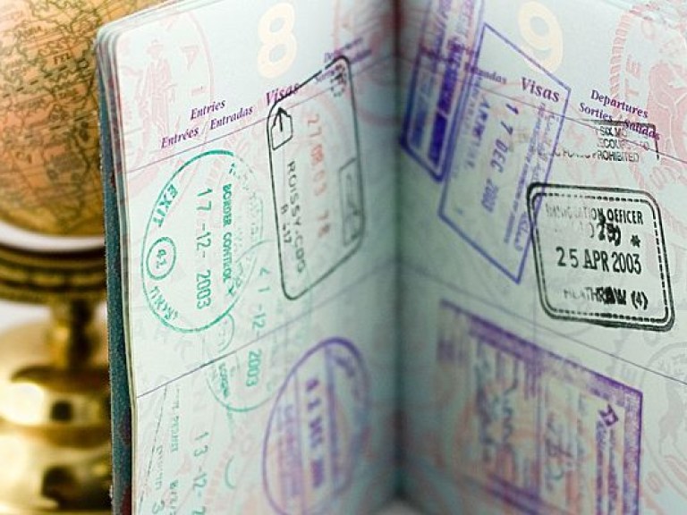Киберполиция разоблачила мошенников, подделывавших документы на визы