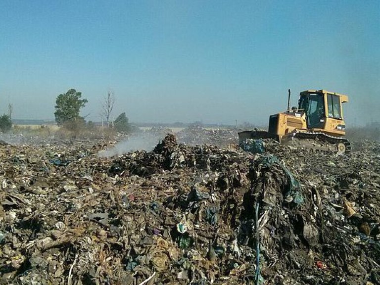 В Днепропетровской области открыли производство из-за ввоза мусора из Львова