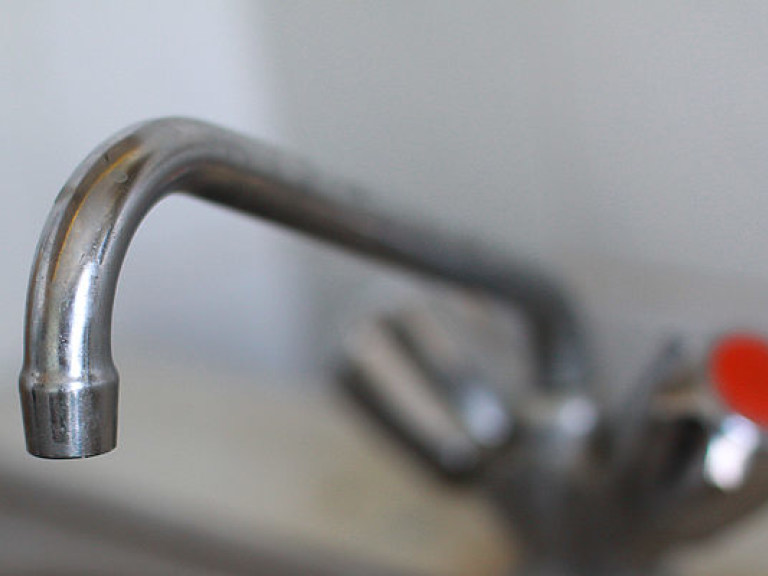 Госстат: в августе тарифы на горячую воду и отопление выросли на 77,2%