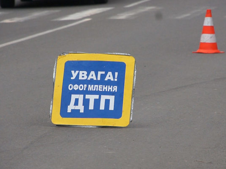 В Киеве на пешеходном переходе пьяный водитель устроил ДТП (ФОТО)