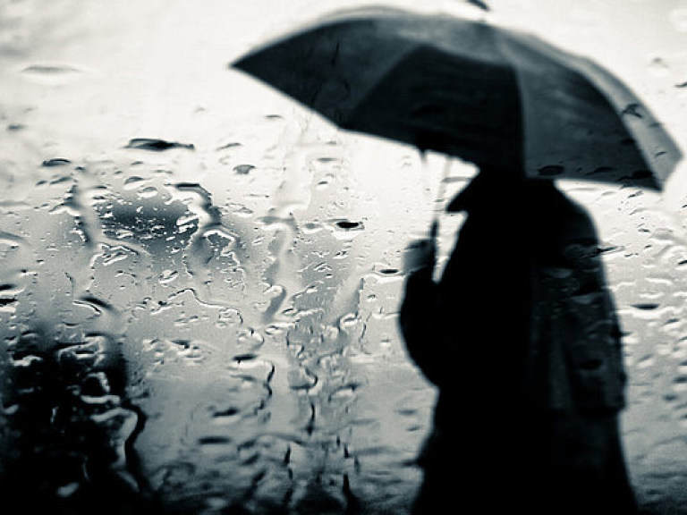 Синоптик: В Украину со стороны Черного моря движется циклон (КАРТА)