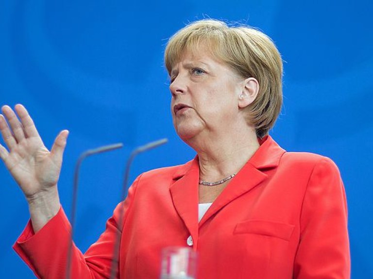 Смещение Меркель с поста канцлера невыгодно Украине — эксперт