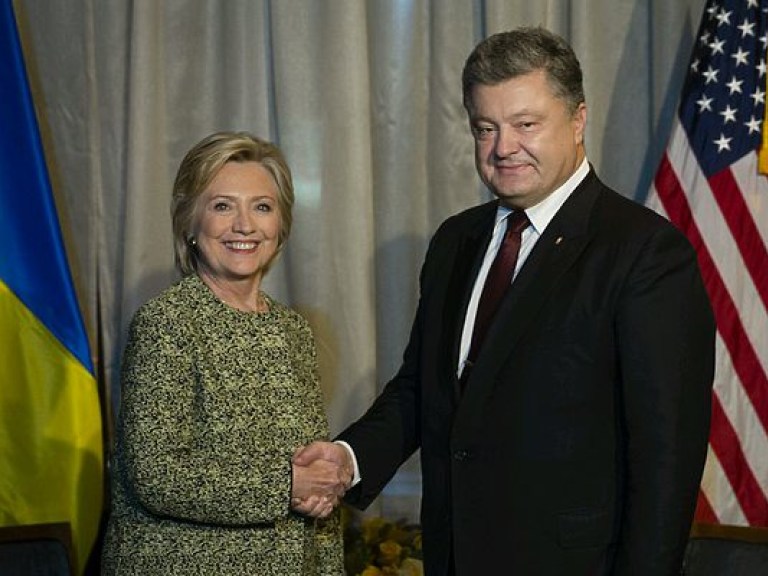 Порошенко встретился с Хиллари и Биллом Клинтон
