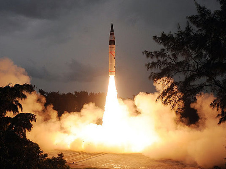 Индия провела испытательный запуск ракеты класса «земля-воздух»
