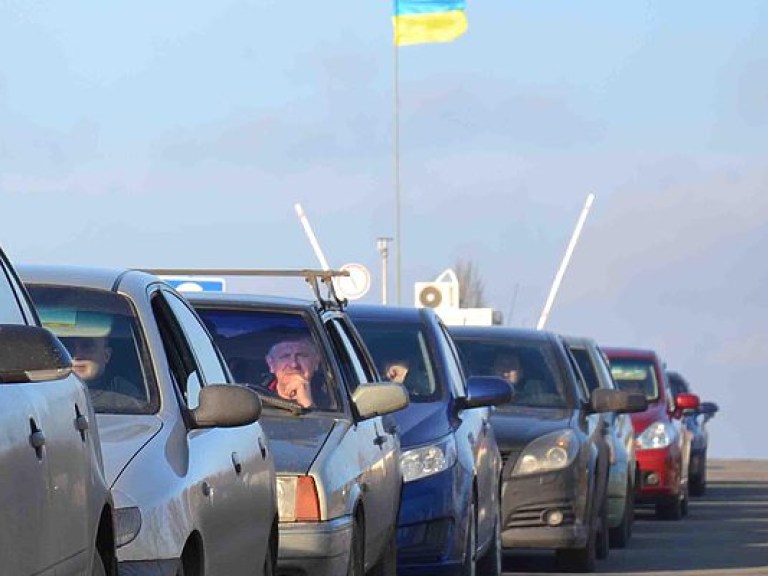 За сутки КПВВ на Донбассе пересекло более 27 тысяч человек