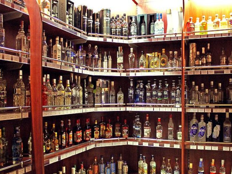 В Киевсовете выступили за ограничение продажи алкоголя в стационарных магазинах