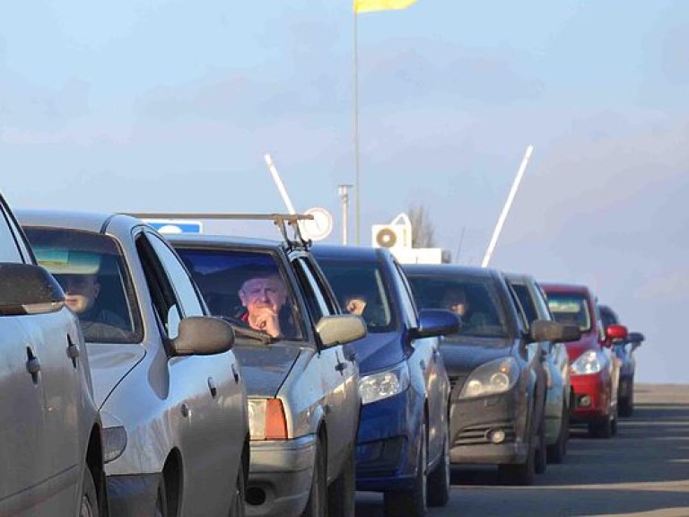 На украинско-польской границе снова большие очереди автомобилей
