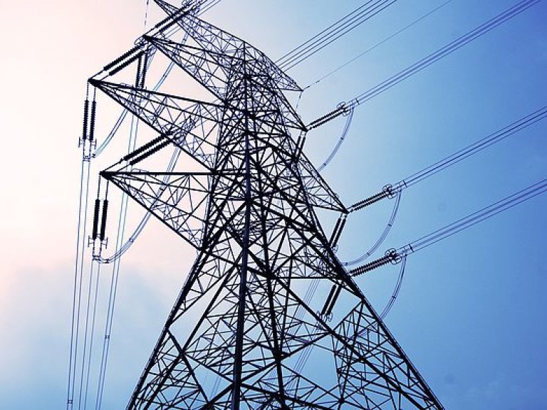 Поставщикам электроэнергии разрешили самостоятельно поднимать тарифы