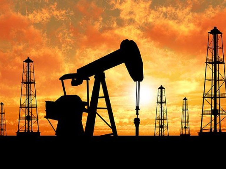 Отказ Ирана замораживать добычу спровоцировал ускоренное падение цен на нефть