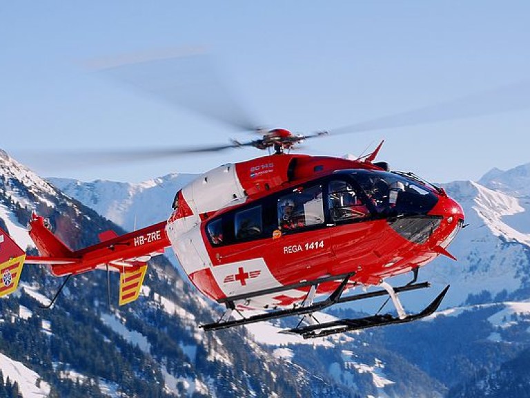 Военный вертолет разбился в горах Швейцарии, есть пострадавшие