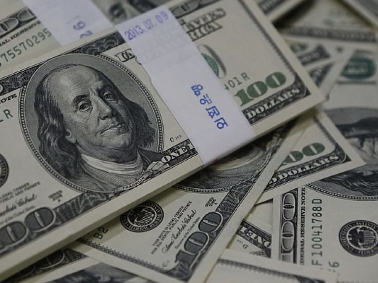 В киевских обменниках курс поднялся до 26,11 гривны за доллар