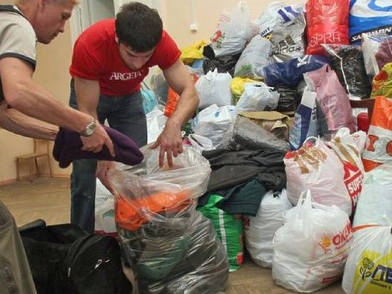 В Борисполе сотрудники благотворительного фонда ввозили в Украину товары на продажу под видом гумпомощи