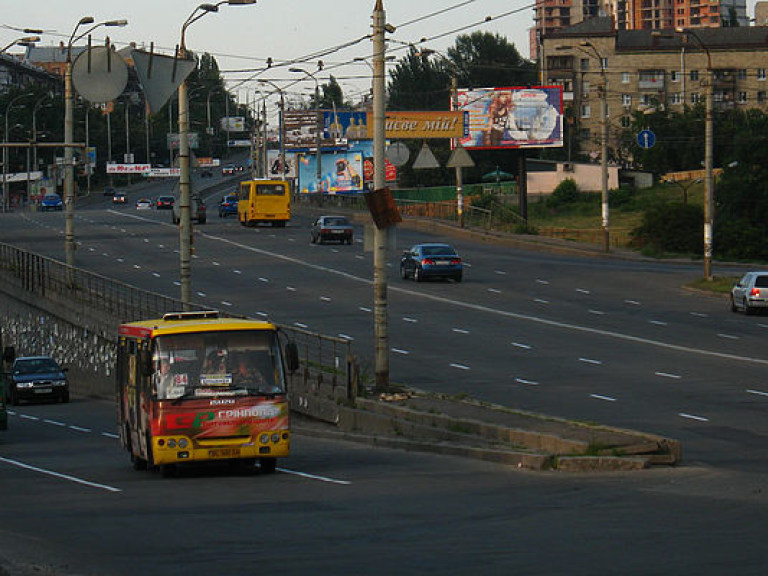 В Киеве ограничили движение на бульварах Дружбы Народов и Леси Украинки