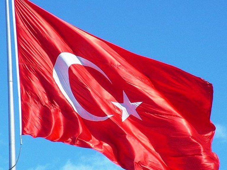 Турция продлила срок военной операции в Сирии до 2017 года