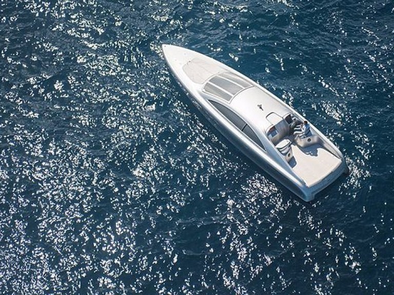 Mercedes впервые выпустит яхту (ФОТО)