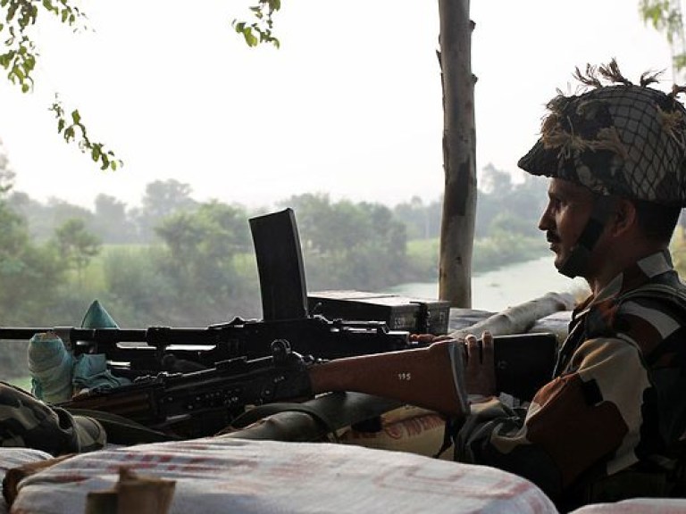 В Кашмире индийская военная база подверглась атаке боевиков