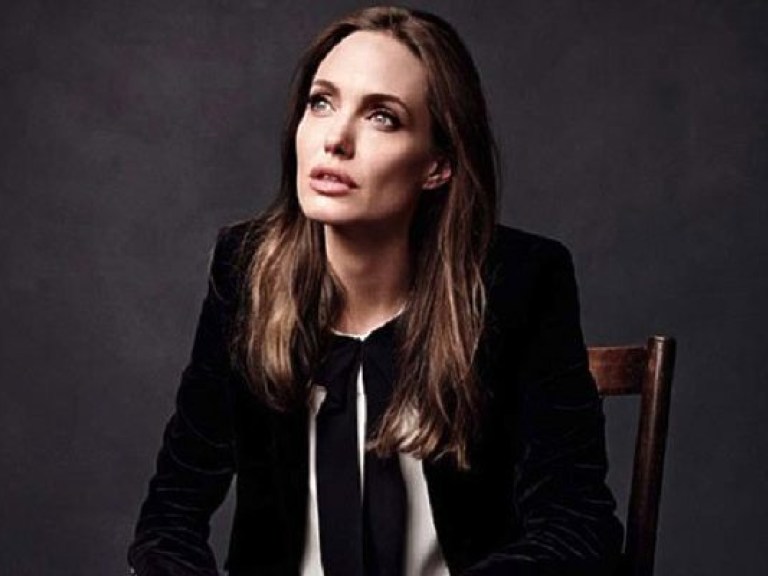 Анджелина Джоли сыграет героиню войны в фильме «Стреляй как девчонка»
