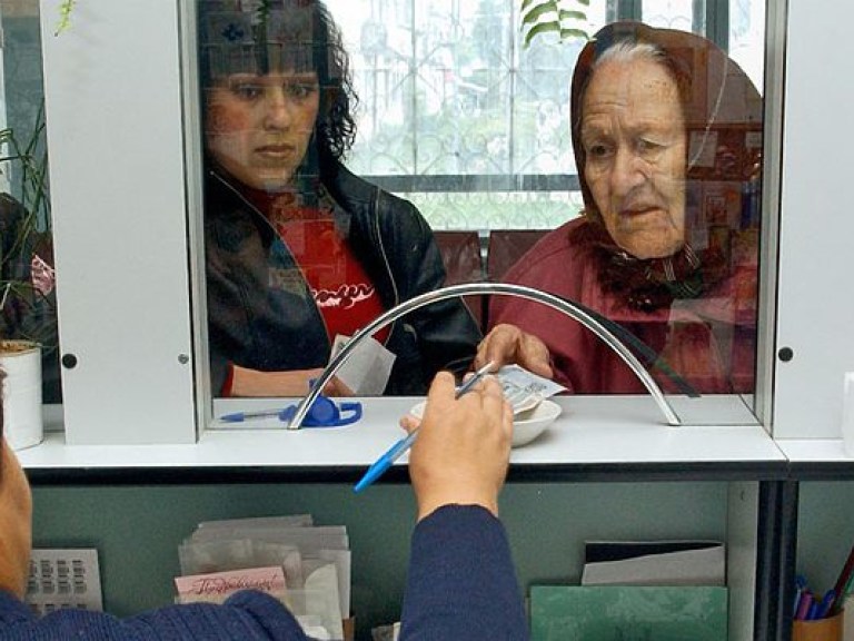 Поднимать пенсионный возраст в Украине абсурдно &#8212; экономист