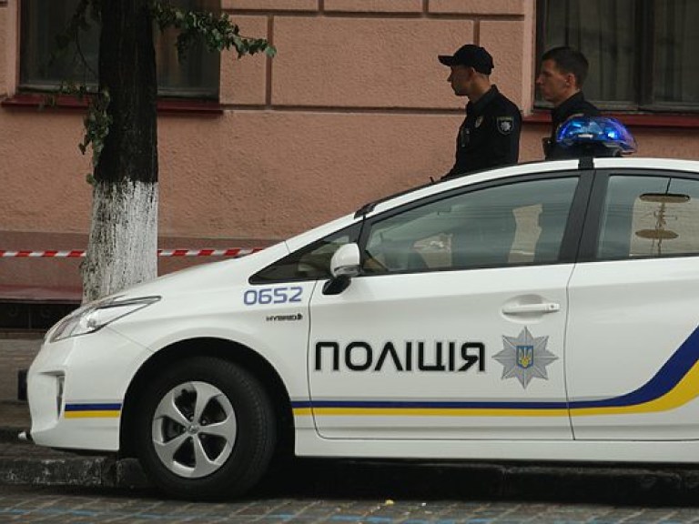 Полицейские в Херсонской области обнаружили гранату и пистолет в автомобиле