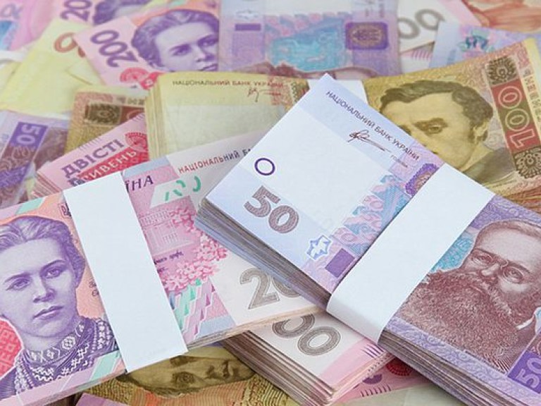 НБУ установил официальный курс гривны на уровне 25, 89 гривен за доллар