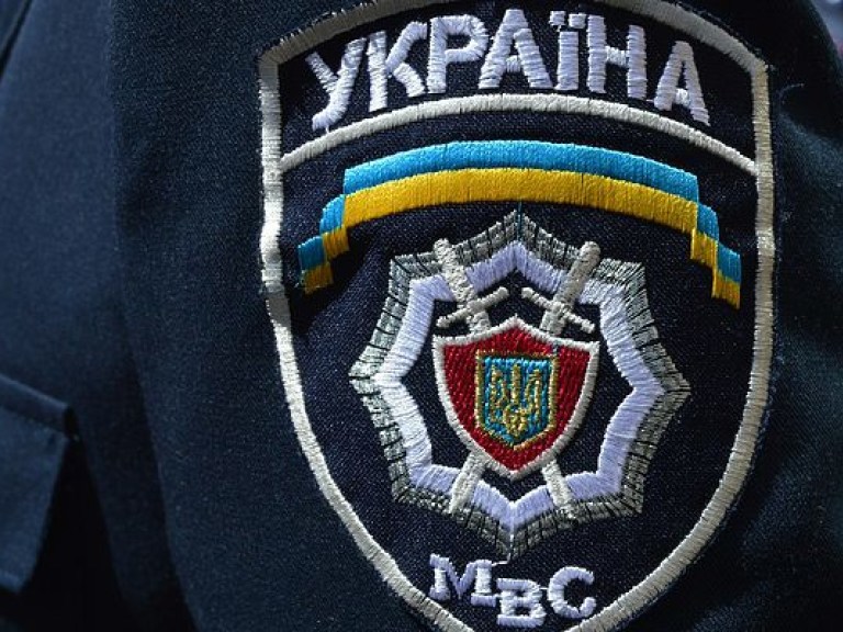 Переаттестация в МВД приведет к продолжению работы  в Украине непрофессиональных правоохранителей, подотчетных власти – политолог