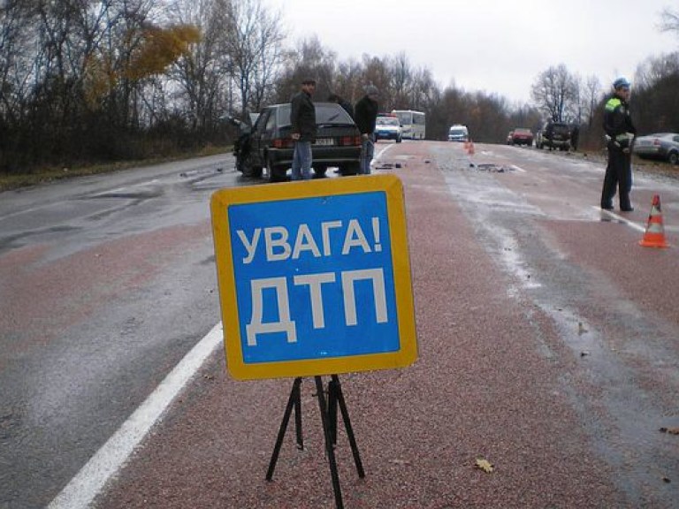 В Херсоне грузовик протаранил легковой автомобиль (ФОТО)