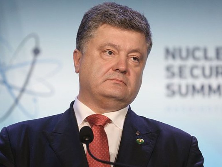 За сентябрь Президент Порошенко получил зарплату в размере 28 тысяч гривен
