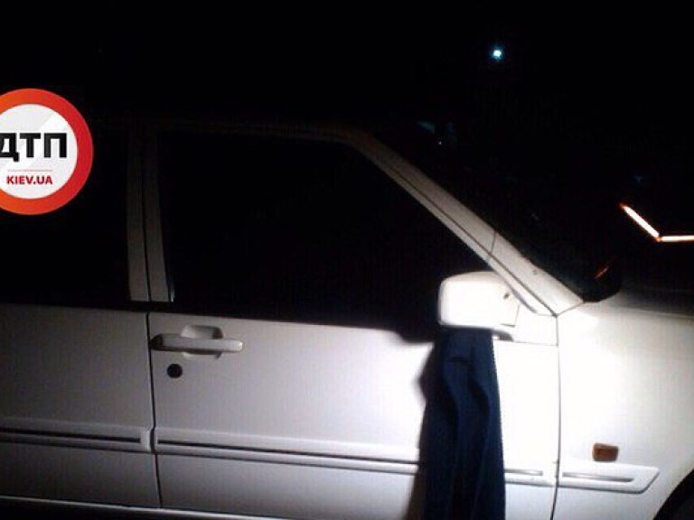 Под Киевом водитель Volvo сбил на «зебре» двух девушек (ФОТО)