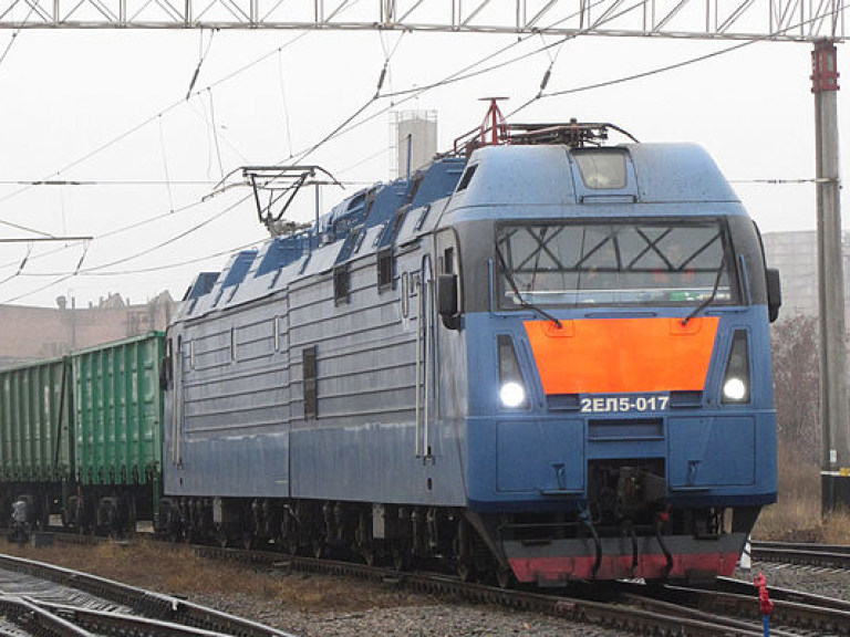 В Запорожской области под поездом погиб подросток